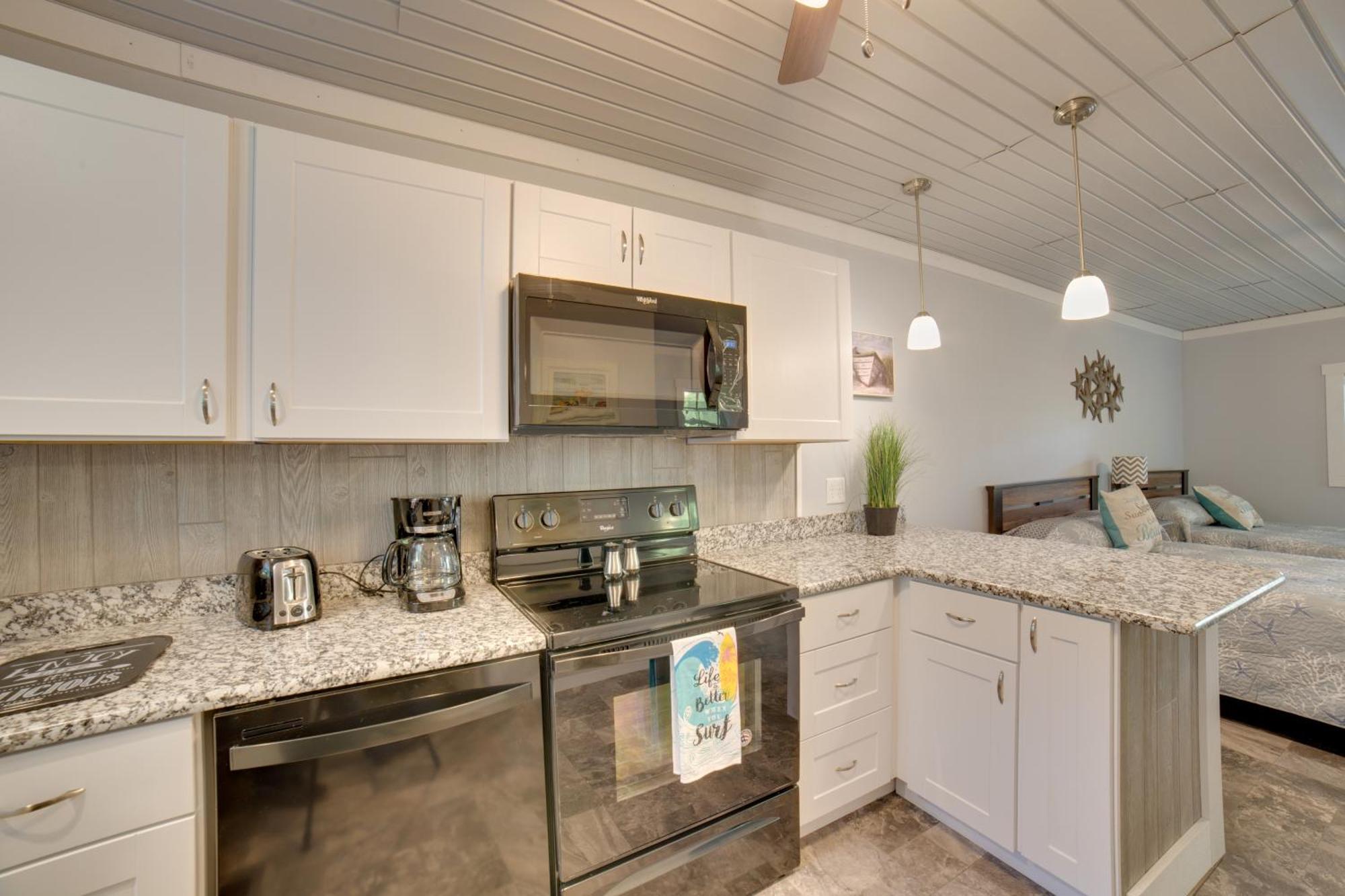 Ocean Isle Beach Studio With Patio - 1 Mi To Pier! Exteriör bild