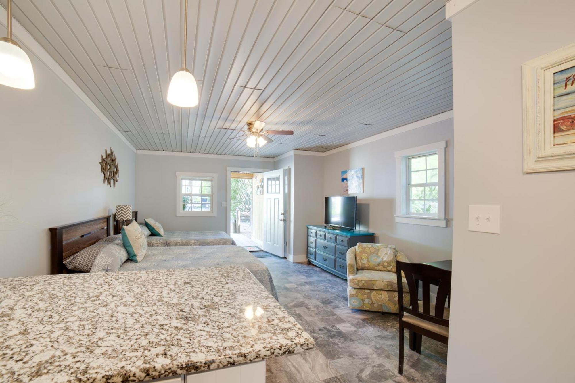 Ocean Isle Beach Studio With Patio - 1 Mi To Pier! Exteriör bild